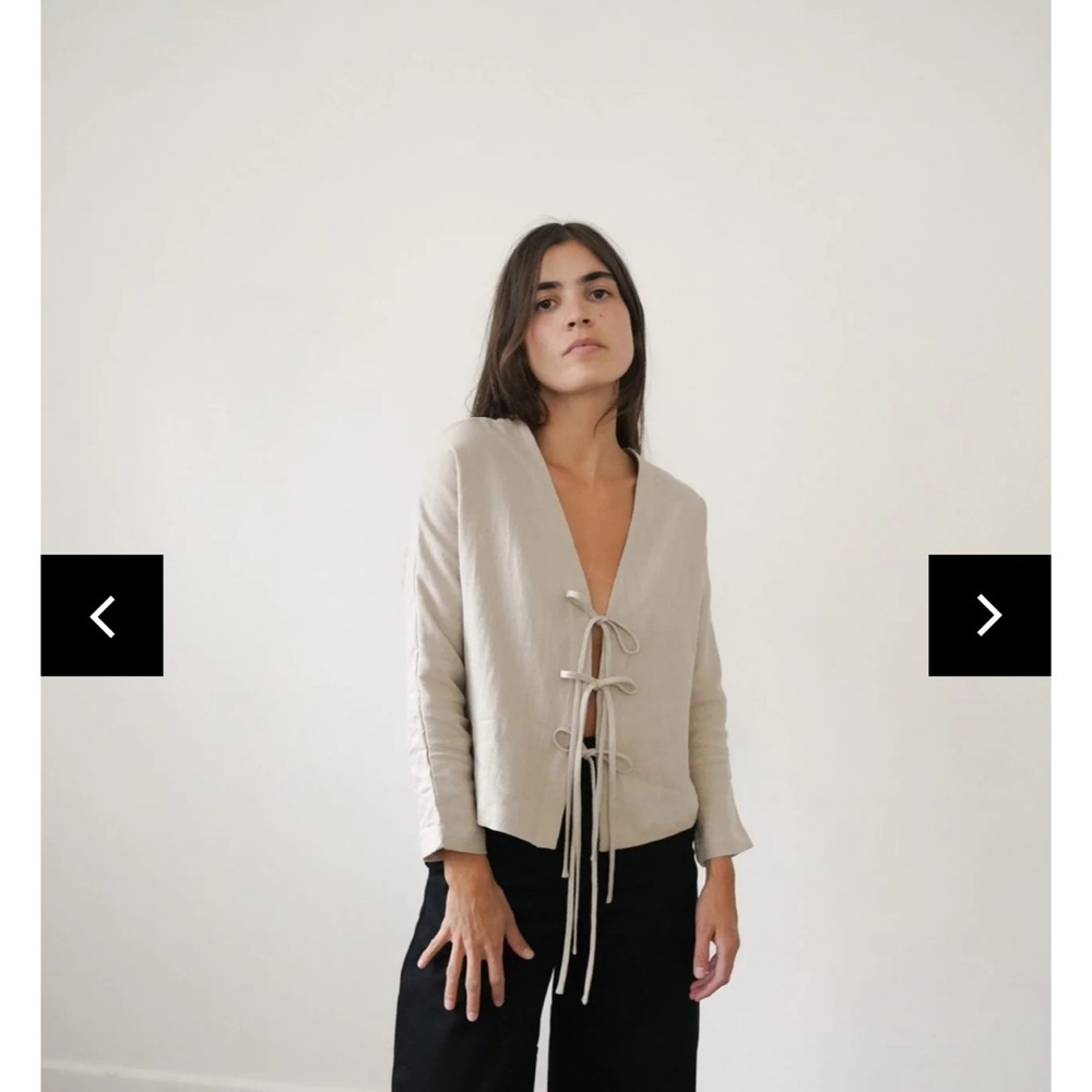 Cream V-Neck Wrap Top with Tie Details - Picture 4 of 8